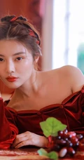 徐冬冬妩媚图片，微胖女生徐冬冬红衣长裙复古写真图片