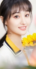 郑爽纯美写真图片，女生郑爽代言度假系列休闲服装美图