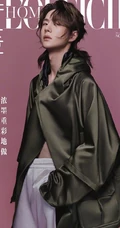 王一博帅气卷发发型搭配皮衣登某杂志写真图片