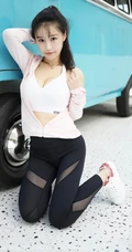 尤物美女怀旧客车美女手机背景图片，性感翘臀颜值爆表