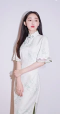 蒋梦婕白衣旗袍装魅力写真图片，气质温婉动人，身材凹凸有致