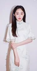 蒋梦婕白衣旗袍装魅力写真图片，气质温婉动人，身材凹凸有致