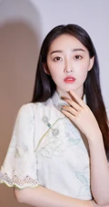 蒋梦婕白衣旗袍装魅力写真图片，气质温婉动人，身材凹凸有致