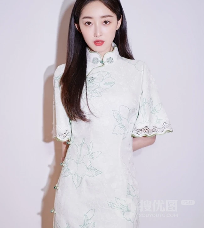 蒋梦婕白衣旗袍装魅力写真图片，气质温婉动人，身材凹凸有致