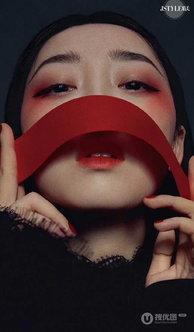 蒋梦婕另类美妆登《精美JSTYL》杂志，与戏剧融为一体的风格写真大片