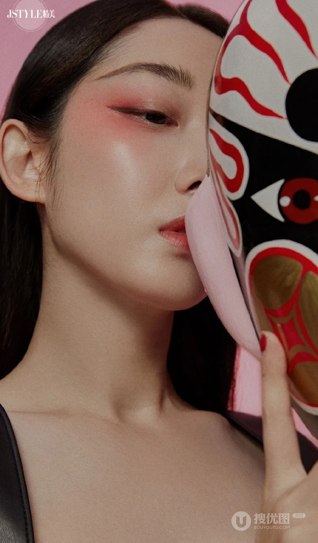 蒋梦婕另类美妆登《精美JSTYL》杂志，与戏剧融为一体的风格写真大片