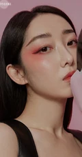 蒋梦婕另类美妆登《精美JSTYL》杂志，与戏剧融为一体的风格写真大片
