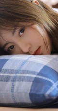 高鼻梁绝少女，超完美的女孩肩带背心短裤室内线条感写真吸睛