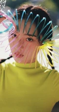 女生邓恩熙游园写真，邓恩熙户外游园洋气YOUNGCHIC杂志写真