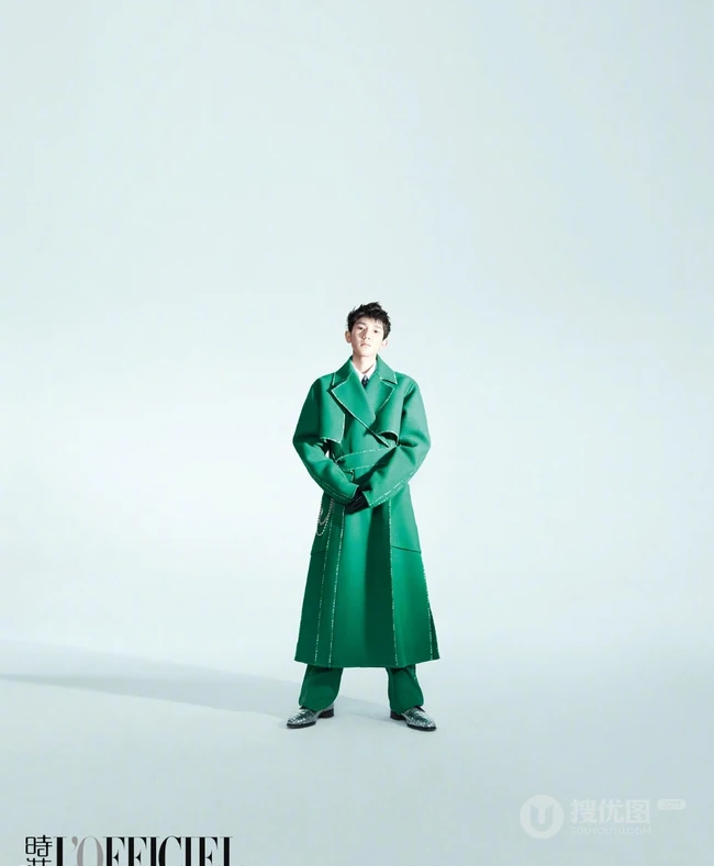 王源《时装 LOFFICIEL》封面大片，用简洁画风呈现浪漫复古姿态