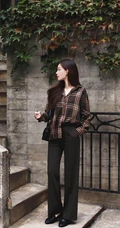 清纯养眼的长发女生侧颜户外写真手机壁纸套图