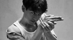 李现壁纸，帅哥明星李现背心搭衬衫黑白写真桌面壁纸图片