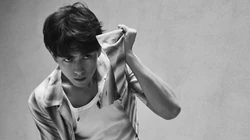 李现壁纸，帅哥明星李现背心搭衬衫黑白写真桌面壁纸图片