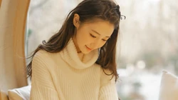 马泽涵壁纸，清甜女星马泽涵高领毛衣牛仔裤居家唯美写真壁纸