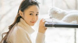 马泽涵壁纸，清甜女星马泽涵高领毛衣牛仔裤居家唯美写真壁纸