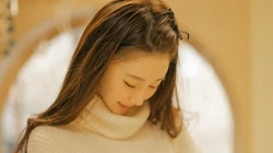 马泽涵壁纸，清甜女星马泽涵高领毛衣牛仔裤居家唯美写真壁纸