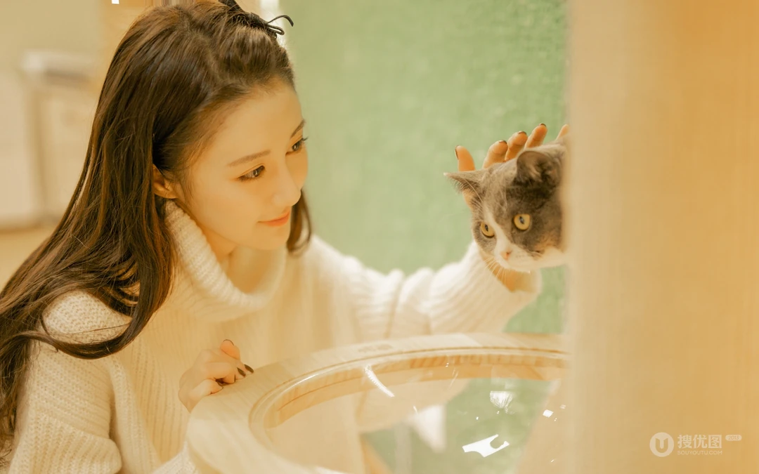 马泽涵壁纸，清甜女星马泽涵高领毛衣牛仔裤居家唯美写真壁纸