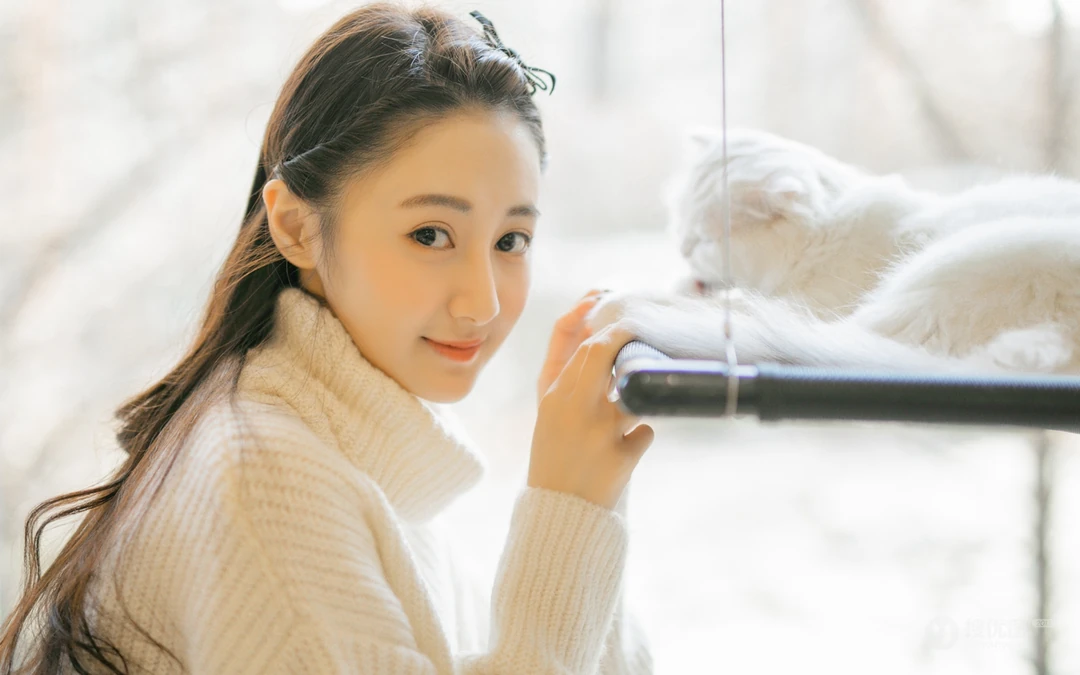 马泽涵壁纸，清甜女星马泽涵高领毛衣牛仔裤居家唯美写真壁纸