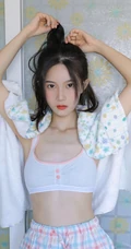 浅粉白皙肩带礼裙家居服睡裤少女V气质女生洗衣机前清新写真图片