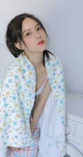 浅粉白皙肩带礼裙家居服睡裤少女V气质女生洗衣机前清新写真图片