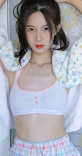 浅粉白皙肩带礼裙家居服睡裤少女V气质女生洗衣机前清新写真图片