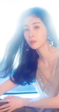 张碧晨蕾丝长裙气质写真，一举一动，尽显优雅动人身姿