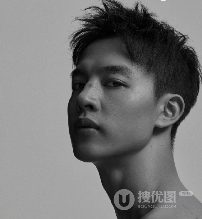 硬朗型帅哥尹昉带伤妆容登《时尚COSMO》杂志写真图片