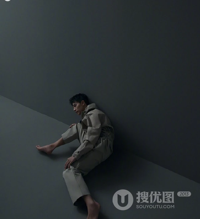 硬朗型帅哥尹昉带伤妆容登《时尚COSMO》杂志写真图片