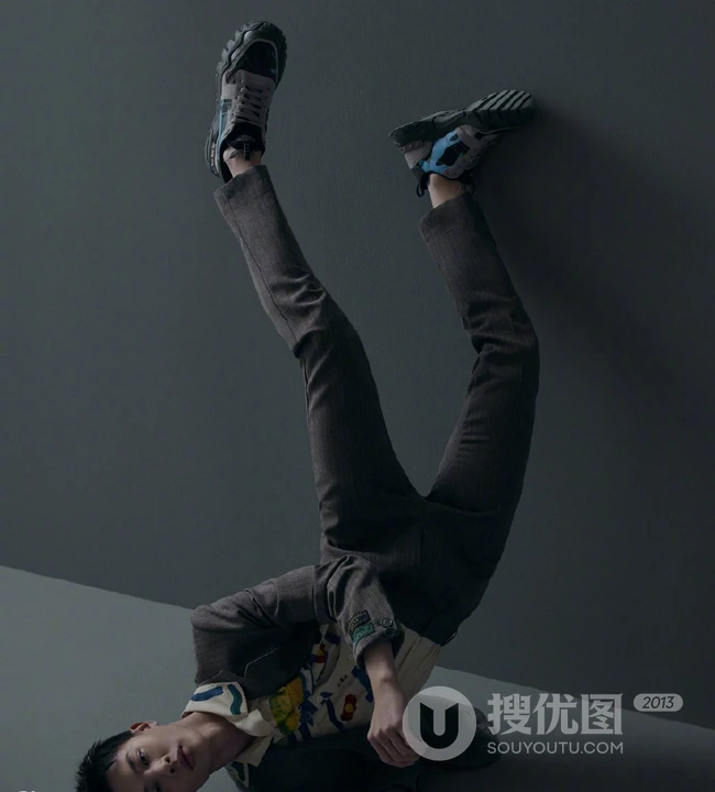硬朗型帅哥尹昉带伤妆容登《时尚COSMO》杂志写真图片
