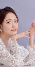 气质文静，清甜优雅，女生孙琰镂空白裙清新动人写真图片