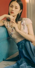 安悦溪妩媚图片，安悦溪复古胶片色气质妩媚杂志写真图片