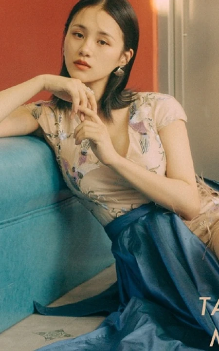 安悦溪妩媚图片，安悦溪复古胶片色气质妩媚杂志写真图片
