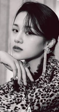 安悦溪妩媚图片，安悦溪复古胶片色气质妩媚杂志写真图片