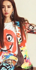 蔡依林个性非主流涂鸦西服套装时尚魅力写真图片