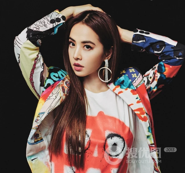蔡依林个性非主流涂鸦西服套装时尚魅力写真图片