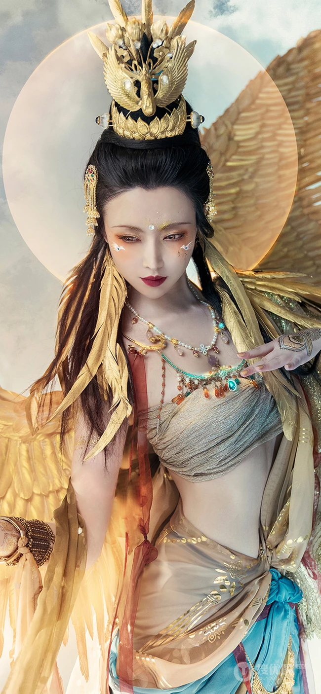 抖音红人&ldquo;真的菜菜&rdquo;国家宝藏系列唯美&ldquo;金翅鸟&rdquo;COS摄影手机壁纸三月推荐