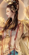 抖音红人&ldquo;真的菜菜&rdquo;国家宝藏系列唯美&ldquo;金翅鸟&rdquo;COS摄影手机壁纸三月推荐