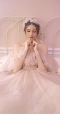 浅粉白皙精选少女邹同学闺房写真图集，匀称身形穿啥都好看