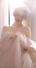 浅粉白皙精选少女邹同学闺房写真图集，匀称身形穿啥都好看