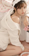 甜美可爱型清纯女生睡衣短裤居家室内清新写真美图