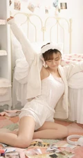 甜美可爱型清纯女生睡衣短裤居家室内清新写真美图