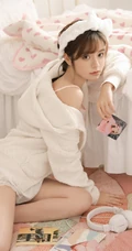甜美可爱型清纯女生睡衣短裤居家室内清新写真美图