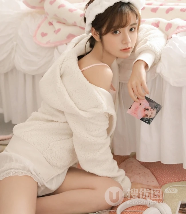 甜美可爱型清纯女生睡衣短裤居家室内清新写真美图