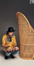 易烊千玺寸头造型登《出色WSJ.》封面写真大片