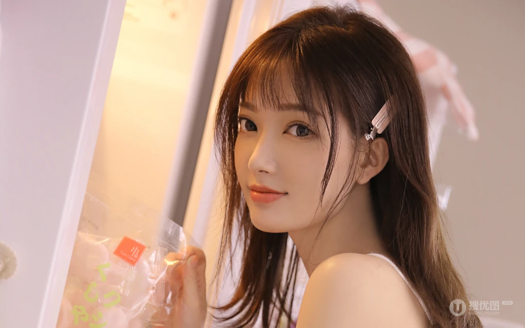 黑直长发清新美丽娇小美女私房写真桌面壁纸图片