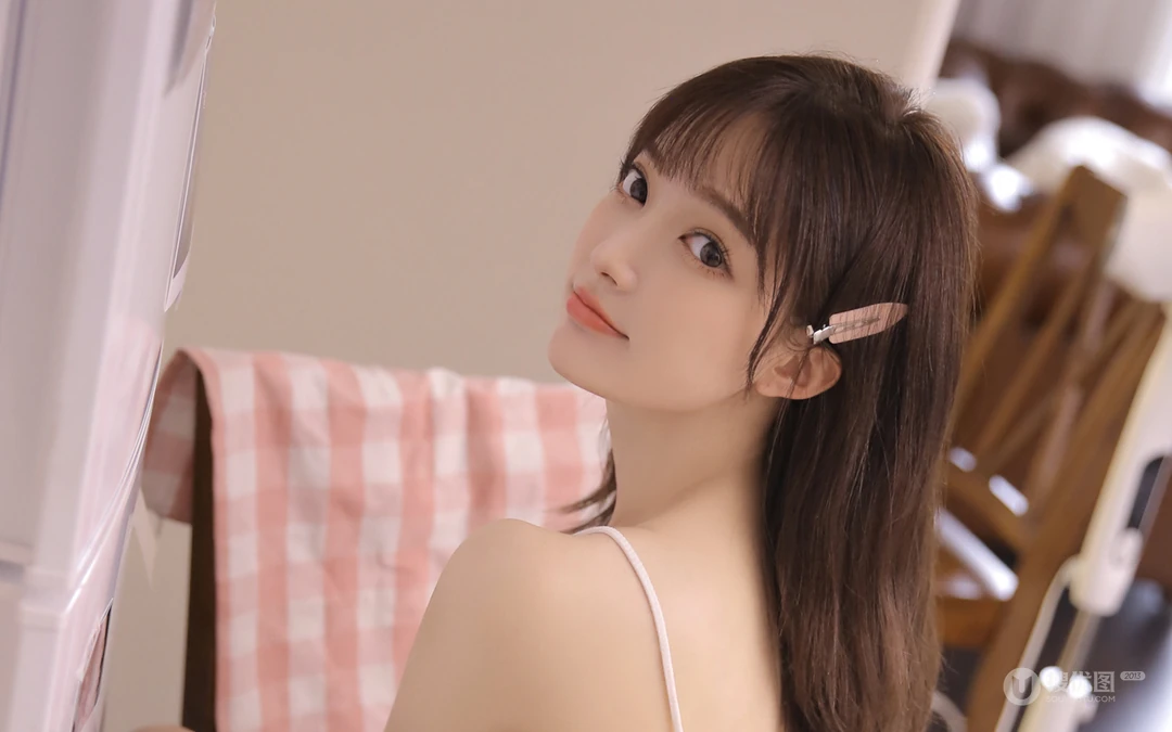 黑直长发清新美丽娇小美女私房写真桌面壁纸图片