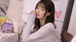 黑直长发清新美丽娇小美女私房写真桌面壁纸图片