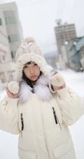 冰天雪地里的动人女孩，匀称童颜女生徐微微气质户外敬业写真图片