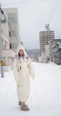 冰天雪地里的动人女孩，匀称童颜女生徐微微气质户外敬业写真图片