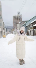 冰天雪地里的动人女孩，匀称童颜女生徐微微气质户外敬业写真图片